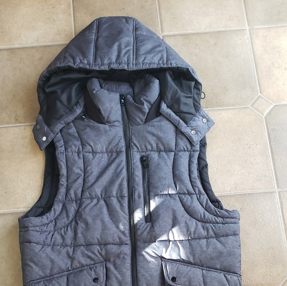 Armani Exchange Puffer Vest with detachable hood - Picture 2 of 3